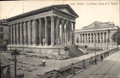 CPA Nimes La Maison Carree et le Theatre 