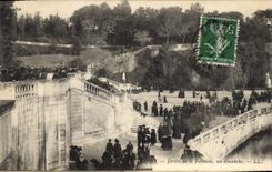 CPA Nimes Jardin de la Fontaine un dimanche 