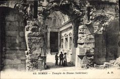 CPA Nimes Temple de Diane interieur 