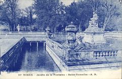 CPA Nimes Jardin de la Fontaine Bains Romains 