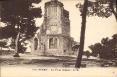 CPA Nimes la Tour Magne 