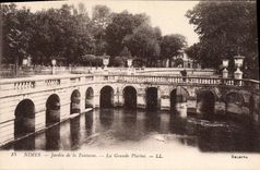 CPA Nimes Jardin de la Fontaine la Grande Piscine 