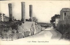 CPA Nimes Les Trois Piliers 