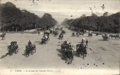 CPA Paris l'Avenue des Champs Elysees 