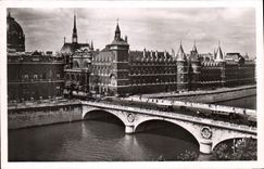 CPA Paris en Flanant le Palais de Justice et le Pont au Change 