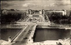 CPA Images de Paris Le Palais de Chaillot et le Pont d'Iena 