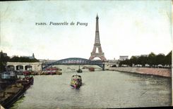 CPA Paris Passerelle de Passy Tour Eiffel