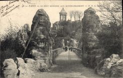 CPA Paris le pont suspendu aux Buttes Chaumont 
