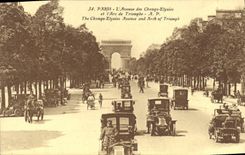 CPA Paris L'Avenue des Champs Elysees et l'Arc de Triomphe 