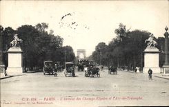 CPA Paris L'Avenue des Champs Elysees et l'Arc de Triomphe 
