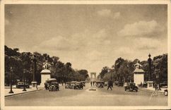 CPA Paris L'Avenue des Champs Elysees 