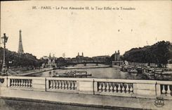 CPA Paris Le Pont Alexandre III la Tour Eiffel et le Trocadero 