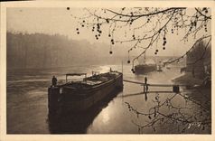 CPA Paris Chaland sur la Seine 