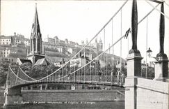 CPA Lyon Le pont suspendu et l'Eglise St Georges 