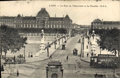 CPA Lyon Le Pont de l'Universite et les Facultes Chocolat Menier Tramway
