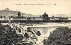 CPA Lyon Pont de la Guillotiere et l'Hotel Dieu 