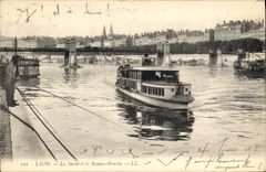 CPA Lyon La Saone et le Bateau Mouche Peche Pecheur