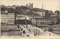 CPA Lyon Pont Tilsitt Cathedrale St Jean et Coteau de Fourviere 