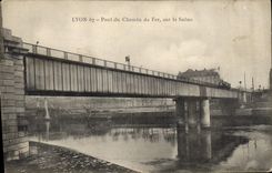 CPA Lyon Pont du Chemi de Fer sur la Saone 