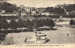 CPA Lyon Le Pont de la Boucle et le Monument des Enfants du Rhone 