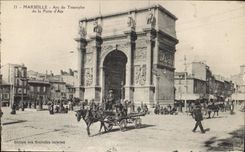 CPA Marseille Arc de Triomphe de la Porte d'Aix 