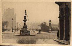 CPA Paris Statue de Jeanne d'Arc et Avenue Paul Deroulede 