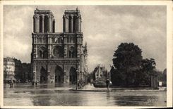 CPA Paris Le Parvis de Notre Dame 