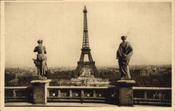 CPA Paris La Tour Eiffel vue des Terrasses du Trocadero 