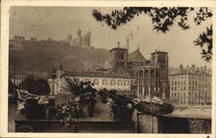 CPA Lyon Rhone Vue sur la Cathedrale Saint Jean et la Basilique de Fourviere 