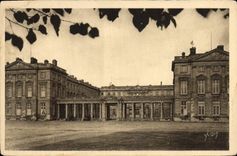 CPA La Douce France Chateau de Compiegne Facade du Chateau 