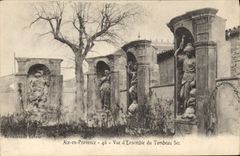 CPA Aix en Provence Vue d'Ensemble du Tombeau Sec 