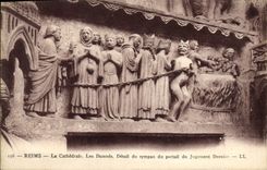 CPA Reims La Cathedrale Les Dammes Detail du tympan du Portail du Jugement Dernier 