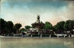 CPA Aix en Provence La Grande Fontaine sur la Rotonde 