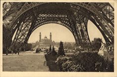 CPA Paris Sous la Tour Eiffel Dans le fond le Trocadero 