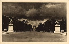 CPA Paris L'Avenue des Champs Elysees 