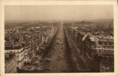 CPA Paris L'Avenue des Champs Elysees 