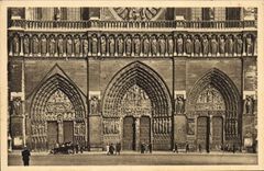 CPA Paris Les Portails d'Entree de la Cathedrale et la Galerie des Rois 