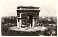 CPA Paris la Place de Etoile et l'Arc de Triomphe 