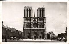 CPA Paris et ses Merveilles Parvis de Notre Dame 