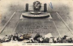 CPA Paris Dalle du Soldat Inconnu 