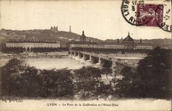 CPA Lyon le pont de la Guillotiere et l'Hotel Dieu 