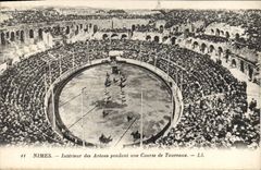 CPA Nimes Interieur des Arenes Pendant une Course de Taureaux Corrida