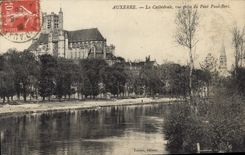 CPA Auxerre La Cathedrale vue prise du Pont Paul Bert 