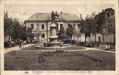 CPA Epinal Place de la Bourse et Fontaine Jeanne d'Arc 