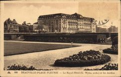 CPA Deauville Plage Fleurie Le Royal Hotel 