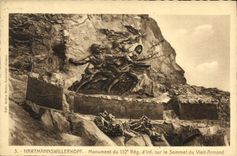 CPA Hartmannswillerkopf Monument du 152 Reg d'Inf sur le Sommet du Vieil Armand 