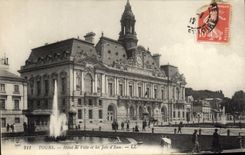 CPA Tours Hotel de Ville et les Jets d'Eau 