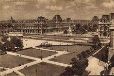 CPA Paris et ses Merveilles Perspective sur la Place du Carrousel et le Palais du Louvre 