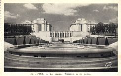 CPA Paris le Nouveau Trocadero vu des Jardins 