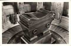 CPA Paris en Flanant Sarcophage de l'Empereur Napoleon Ier aux Invalides 